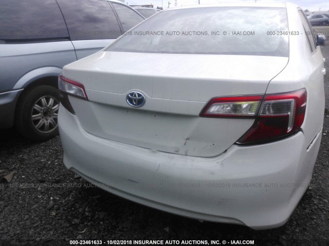 4T1BD1FK4DU086340 - 2013 TOYOTA CAMRY HYBRID/LE/XLE WHITE photo 6