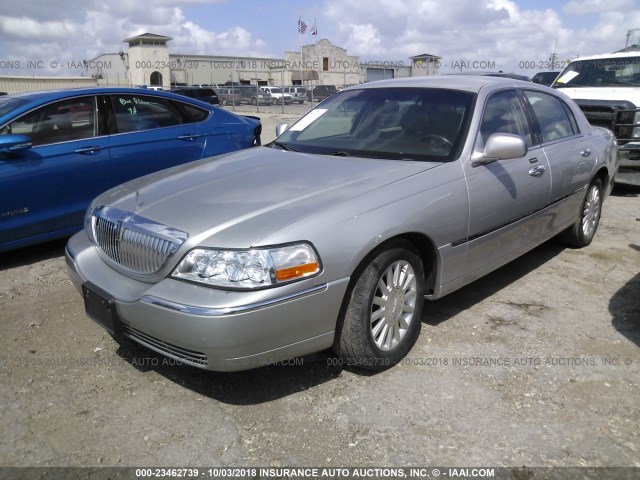 1LNHM81W73Y630253 - 2003 LINCOLN TOWN CAR EXECUTIVE Gümüş foto 2