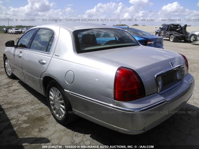 1LNHM81W73Y630253 - 2003 LINCOLN TOWN CAR EXECUTIVE Gümüş foto 3