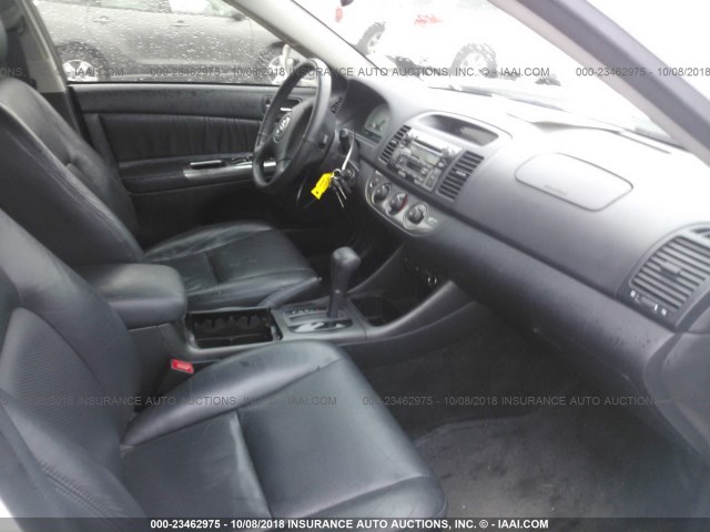 JTDBF32K320037781 - 2002 TOYOTA CAMRY LE/XLE/SE 白色 照片 5