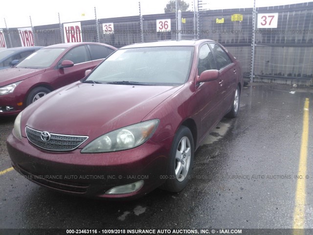 4T1BE32K52U102802 - 2002 TOYOTA CAMRY LE/XLE/SE RED photo 2