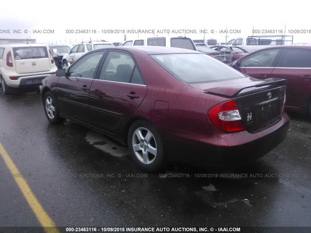 4T1BE32K52U102802 - 2002 TOYOTA CAMRY LE/XLE/SE RED photo 3