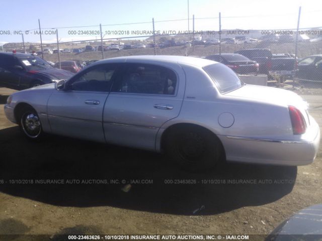 1LNFM81W9WY631321 - 1998 LINCOLN TOWN CAR EXECUTIVE Серебристый фото 3