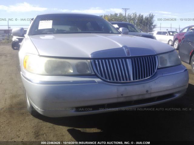 1LNFM81W9WY631321 - 1998 LINCOLN TOWN CAR EXECUTIVE Серебристый фото 6