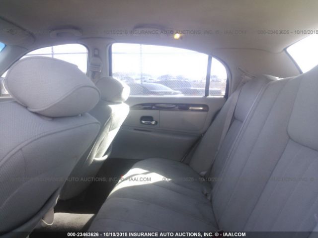 1LNFM81W9WY631321 - 1998 LINCOLN TOWN CAR EXECUTIVE Серебристый фото 8