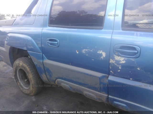 3GNEK13T02G150661 - 2002 CHEVROLET AVALANCHE K1500 BLUE photo 6