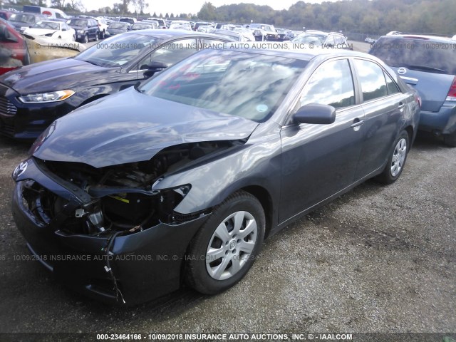 4T4BF3EK3BR134341 - 2011 TOYOTA CAMRY SE/LE/XLE GRAY photo 2