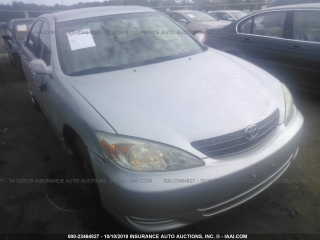 4T1BE32K224533890 - 2002 TOYOTA CAMRY LE/XLE/SE 银色 照片 1