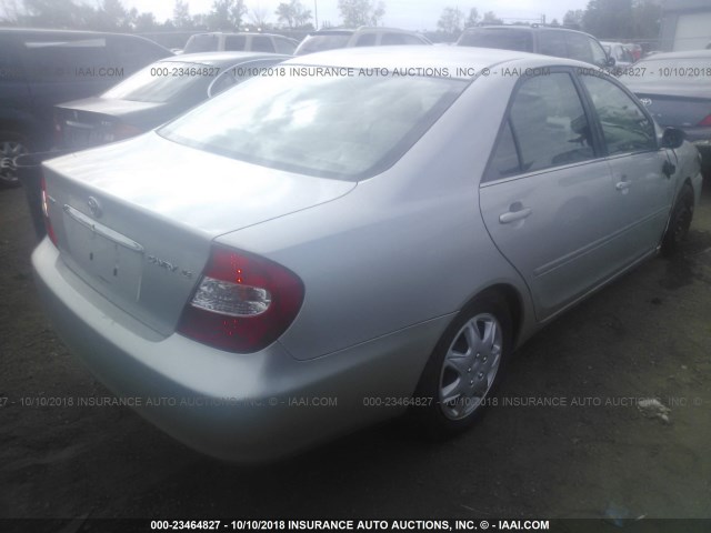 4T1BE32K224533890 - 2002 TOYOTA CAMRY LE/XLE/SE 银色 照片 4