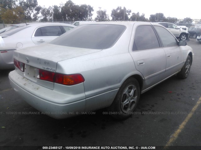 4T1BG22K81U813638 - 2001 TOYOTA CAMRY CE/LE/XLE 银色 照片 4
