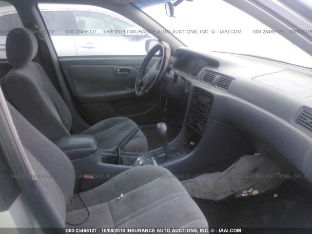 4T1BG22K81U813638 - 2001 TOYOTA CAMRY CE/LE/XLE 银色 照片 5