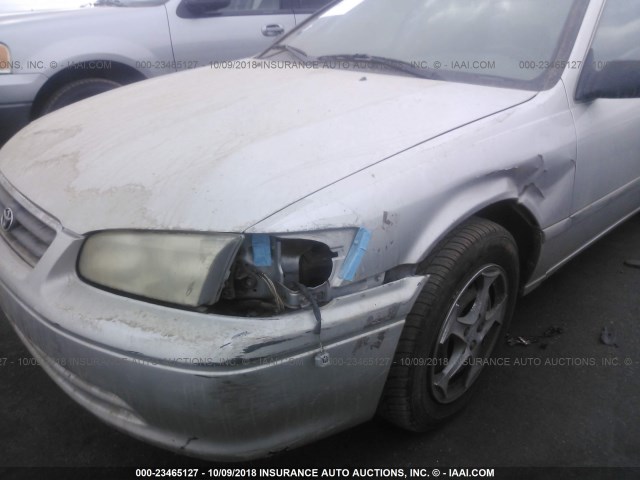 4T1BG22K81U813638 - 2001 TOYOTA CAMRY CE/LE/XLE 银色 照片 6