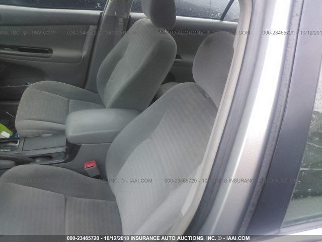 4T1BF32K85U590189 - 2005 TOYOTA CAMRY LE/XLE/SE Gümüş foto 5