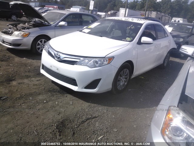 4T4BF1FK1ER385804 - 2014 TOYOTA CAMRY L/SE/LE/XLE 白色 照片 2