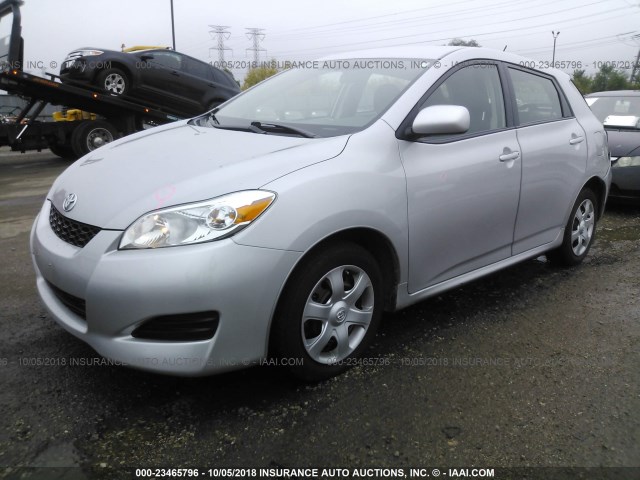 2T1KU4EE8AC375733 - 2010 TOYOTA COROLLA MATRIX  SILVER photo 2