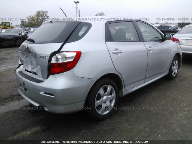 2T1KU4EE8AC375733 - 2010 TOYOTA COROLLA MATRIX  SILVER photo 4