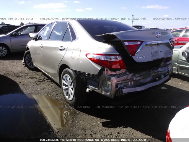 4T4BF1FK0FR496118 - 2015 TOYOTA CAMRY LE/XLE/SE/XSE BEIGE photo 3