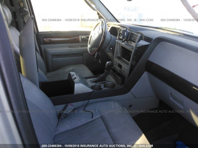 5LMFU27R93LJ50411 - 2003 LINCOLN NAVIGATOR 银色 照片 5