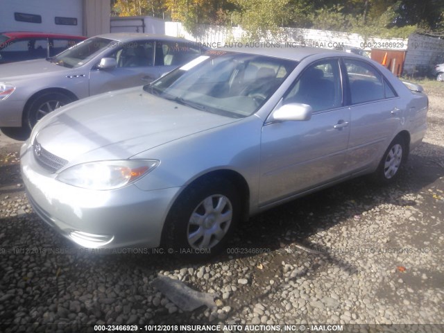 4T1BE32K04U921333 - 2004 TOYOTA CAMRY LE/XLE/SE GRAY photo 2