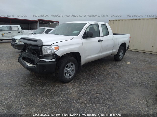 5TFRM5F13HX122685 - 2017 TOYOTA TUNDRA DOUBLE CAB SR/SR5 WHITE photo 2