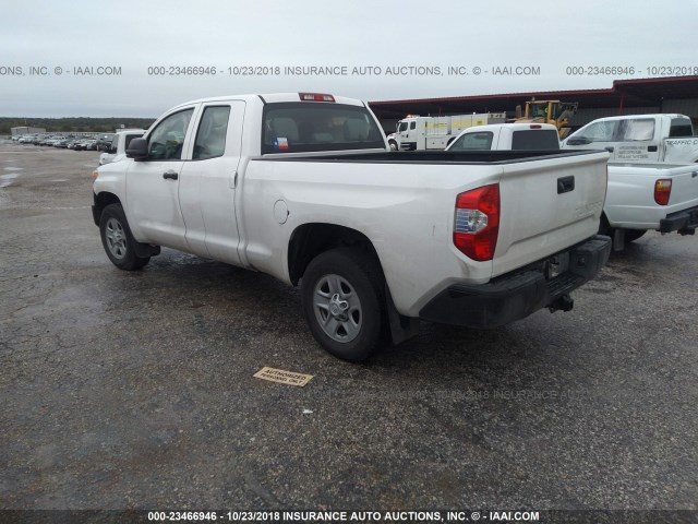 5TFRM5F13HX122685 - 2017 TOYOTA TUNDRA DOUBLE CAB SR/SR5 WHITE photo 3