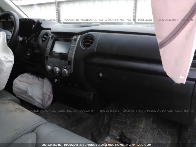 5TFRM5F13HX122685 - 2017 TOYOTA TUNDRA DOUBLE CAB SR/SR5 WHITE photo 5