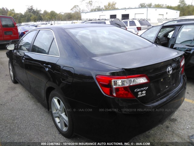 4T1BF1FKXDU209519 - 2013 TOYOTA CAMRY L/SE/LE/XLE შავი ფოტო 3