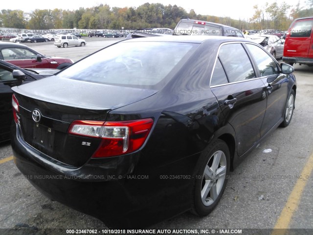 4T1BF1FKXDU209519 - 2013 TOYOTA CAMRY L/SE/LE/XLE შავი ფოტო 4