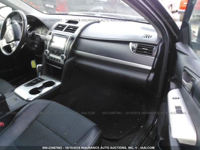 4T1BF1FKXDU209519 - 2013 TOYOTA CAMRY L/SE/LE/XLE შავი ფოტო 5
