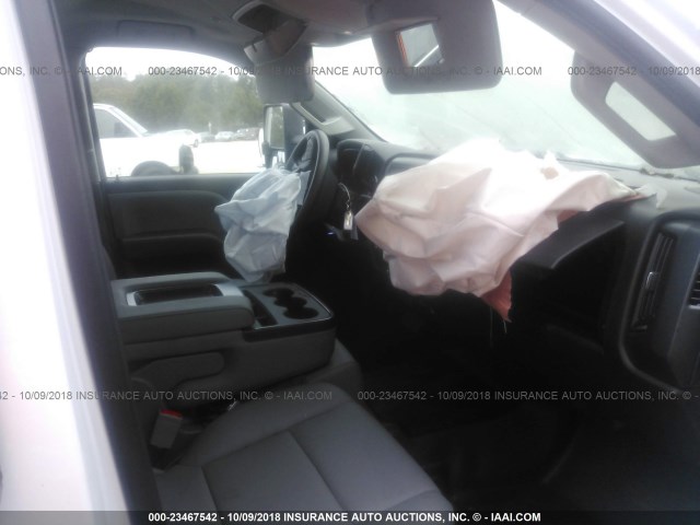 1GB1CUEG9JF286863 - 2018 CHEVROLET SILVERADO C2500 HEAVY DUTY WHITE photo 5