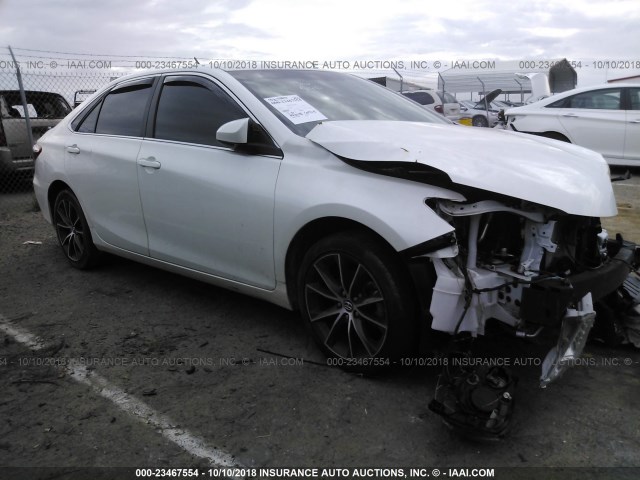 4T1BF1FK3FU055612 - 2015 TOYOTA CAMRY LE/XLE/SE/XSE 白色 照片 1