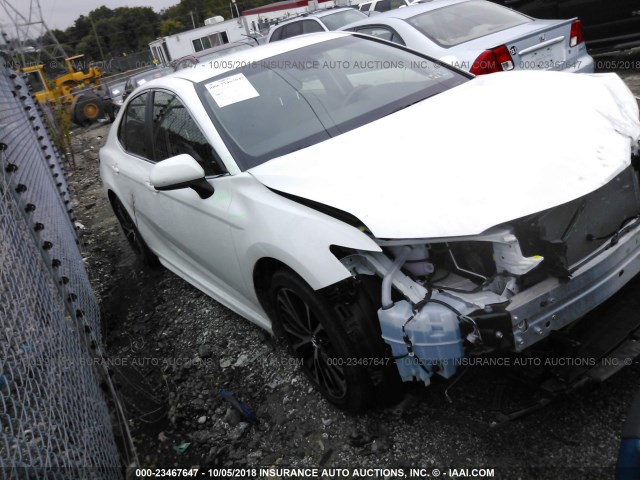 JTNB11HK6J3017706 - 2018 TOYOTA CAMRY L/LE/XLE/SE/XSE WHITE photo 1