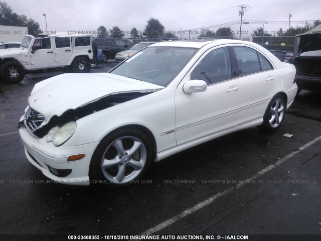 WDBRF40J35A704926 - 2005 MERCEDES-BENZ C 230K SPORT SEDAN WHITE photo 2