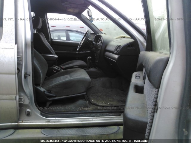 JN8DR09Y73W824230 - 2003 NISSAN PATHFINDER LE/SE SILVER photo 5