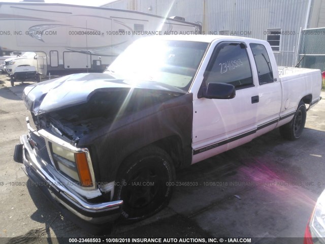 1GTFC29R5VE515522 - 1997 GMC SIERRA C2500 WHITE photo 2