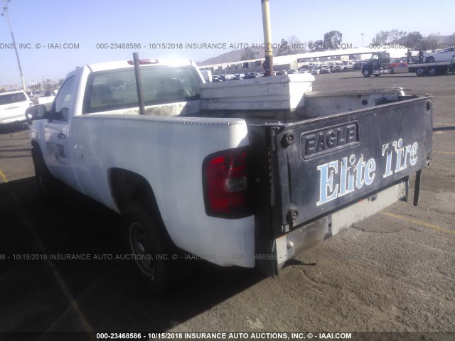 1GCHC24K48E103034 - 2008 CHEVROLET SILVERADO C2500 HEAVY DUTY WHITE photo 3