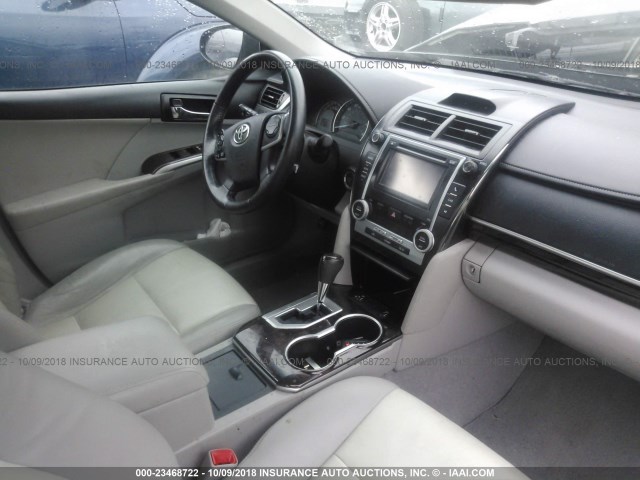4T4BF1FK8CR188142 - 2012 TOYOTA CAMRY SE/LE/XLE GRAY photo 5