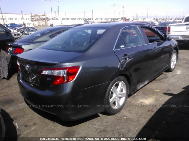 4T1BF1FK6CU169583 - 2012 TOYOTA CAMRY SE/LE/XLE ნაცრისფერი ფოტო 4