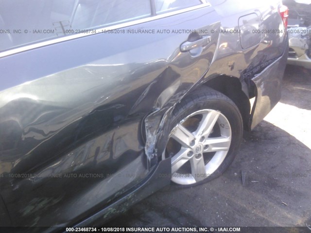 4T1BF1FK6CU169583 - 2012 TOYOTA CAMRY SE/LE/XLE ნაცრისფერი ფოტო 6