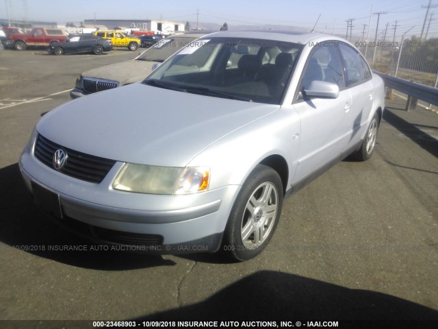 WVWPD23B6YP293997 - 2000 VOLKSWAGEN PASSAT GLX SILVER photo 2