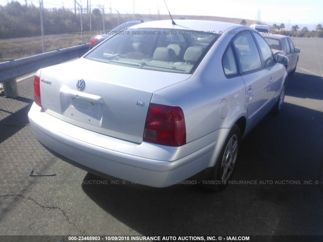 WVWPD23B6YP293997 - 2000 VOLKSWAGEN PASSAT GLX SILVER photo 4