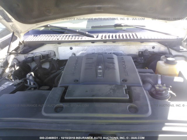 5LMFU28587LJ11990 - 2007 LINCOLN NAVIGATOR Biały zdjęcie 10