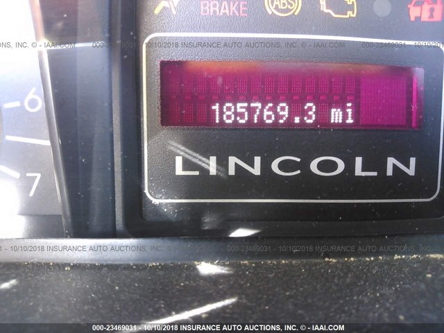 5LMFU28587LJ11990 - 2007 LINCOLN NAVIGATOR Biały zdjęcie 7