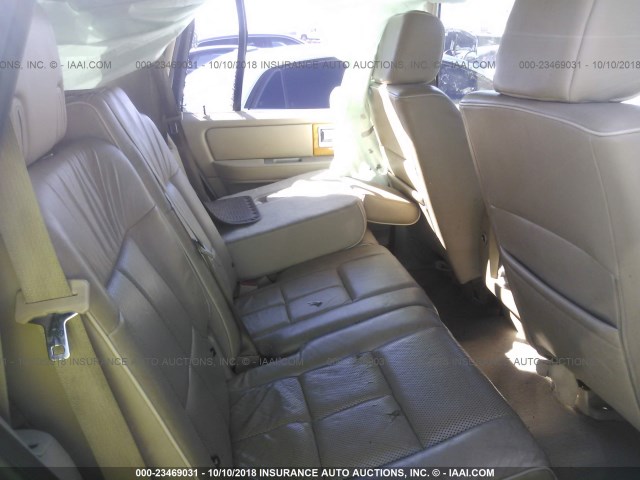 5LMFU28587LJ11990 - 2007 LINCOLN NAVIGATOR Biały zdjęcie 8