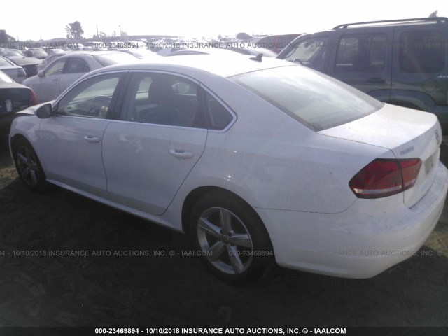 1VWBP7A3XCC041743 - 2012 VOLKSWAGEN PASSAT SE WHITE photo 3