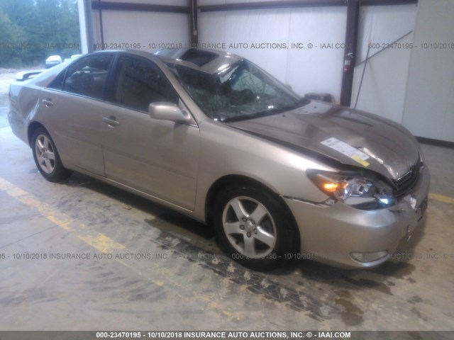 JTDBF30K230147421 - 2003 TOYOTA CAMRY LE/XLE GOLD photo 1