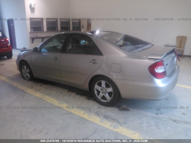 JTDBF30K230147421 - 2003 TOYOTA CAMRY LE/XLE GOLD photo 3