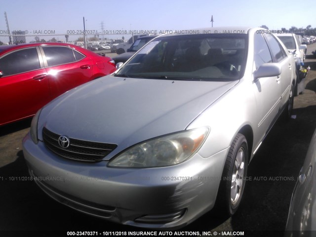 JTDBE32K830181721 - 2003 TOYOTA CAMRY LE/XLE SILVER photo 2