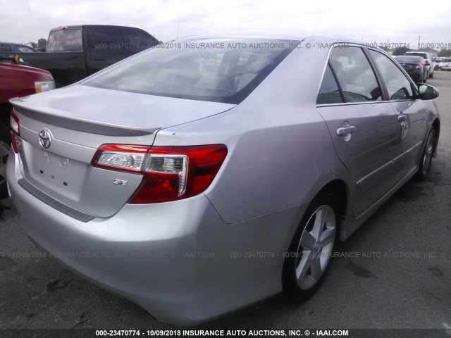 4T1BF1FK0EU433576 - 2014 TOYOTA CAMRY L/SE/LE/XLE ვერცხლისფერი ფოტო 4