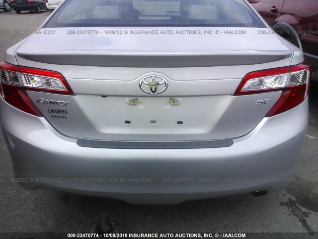 4T1BF1FK0EU433576 - 2014 TOYOTA CAMRY L/SE/LE/XLE ვერცხლისფერი ფოტო 6